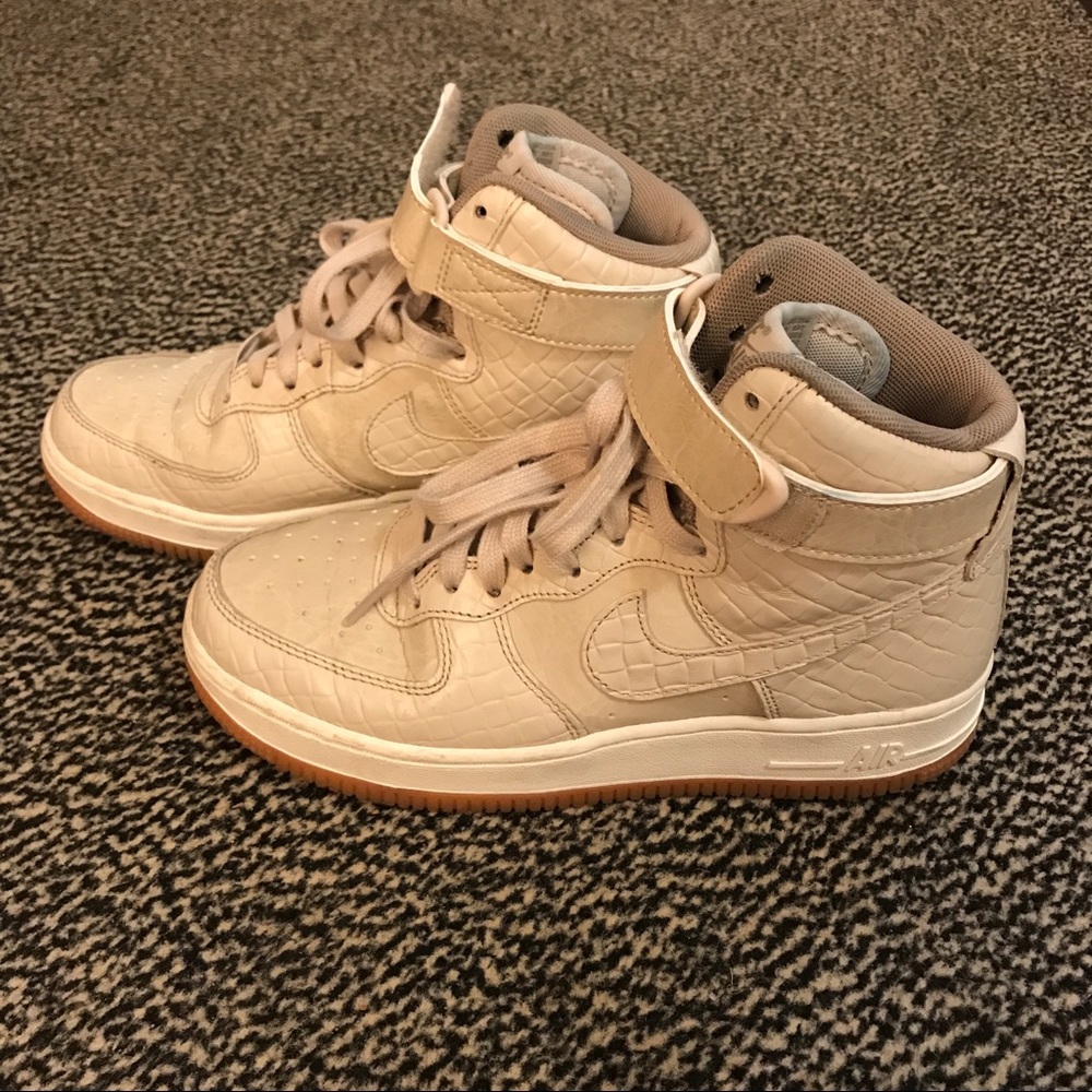 Nike Women's High-Top Sneakers in Beige and Gum